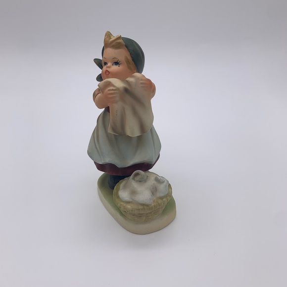 NAPCO WARE Japan Wash Day Girl Vintage Figurine # 8749 Red Dress Bandanna 6” - Picture 4 of 12